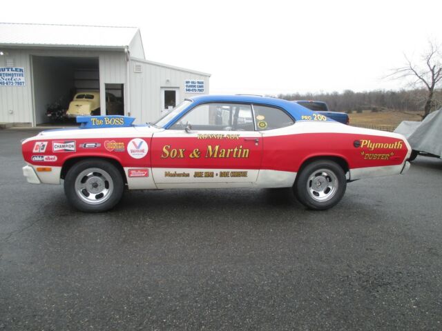 Plymouth Duster 1975 image number 1