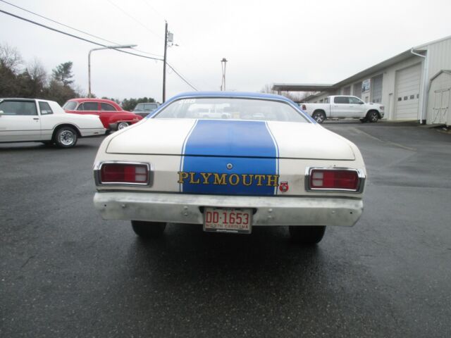 Plymouth Duster 1975 image number 3