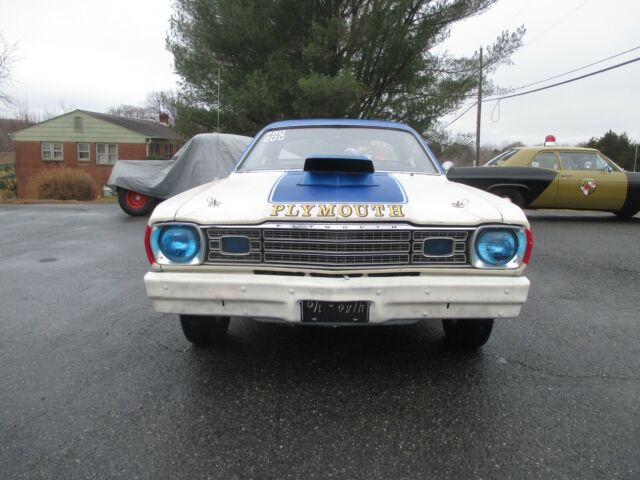 Plymouth Duster 1975 image number 7