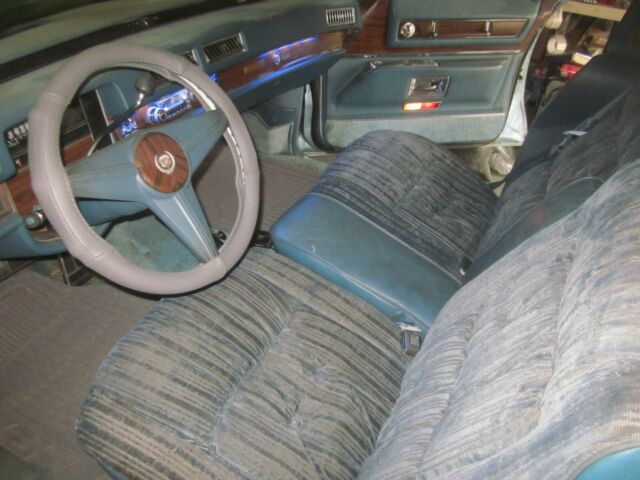 Cadillac Fleetwood 1976 image number 2