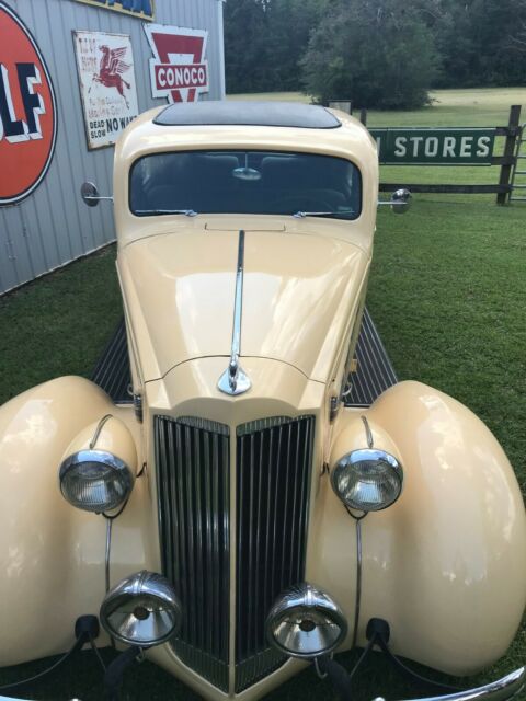 Packard Deluxe Eight 1937 image number 38