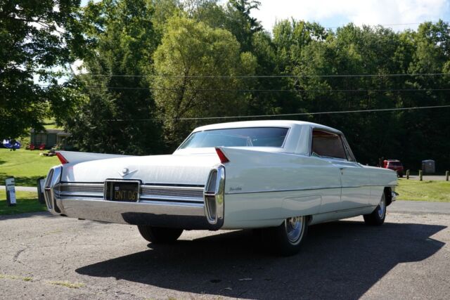 Cadillac DeVille Coupe 1964 image number 1