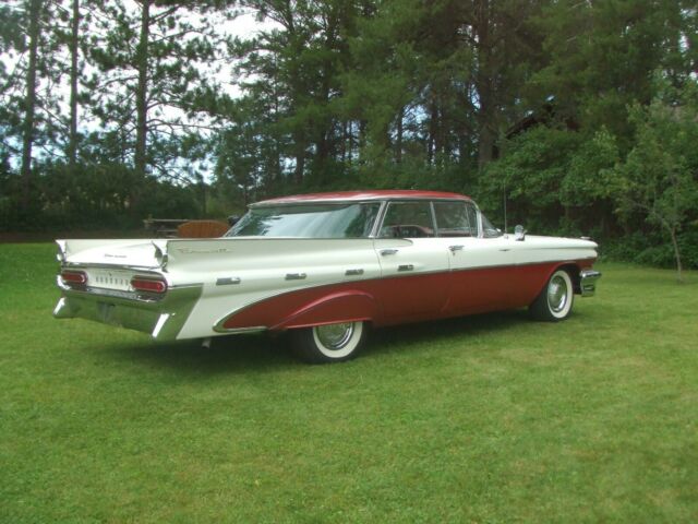 Pontiac Bonneville 1959 image number 1