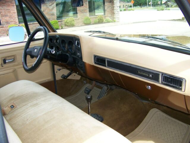 Chevrolet C-10 1977 image number 21