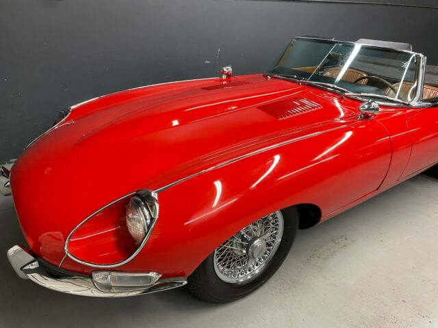 Jaguar E-Type 1967 image number 23