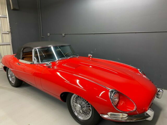 Jaguar E-Type 1967 image number 27