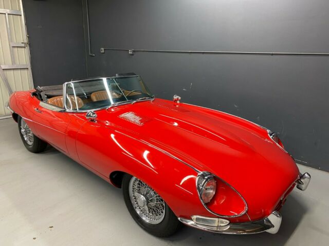 Jaguar E-Type 1967 image number 31