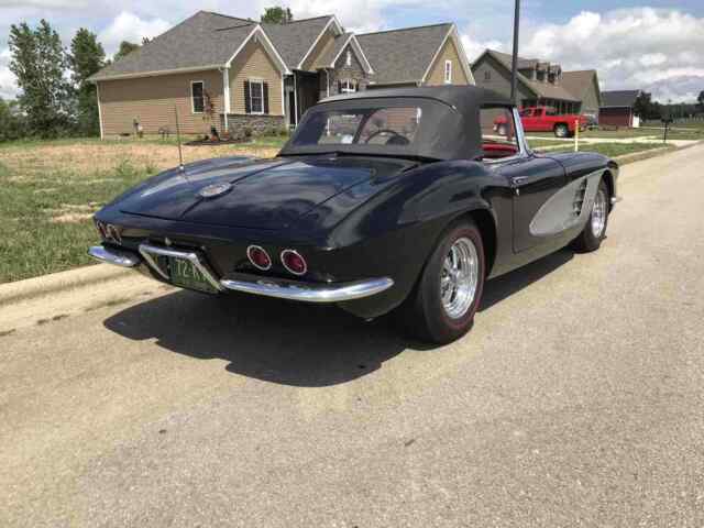 Chevrolet Corvette 1961 image number 2