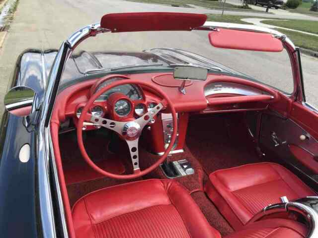 Chevrolet Corvette 1961 image number 22