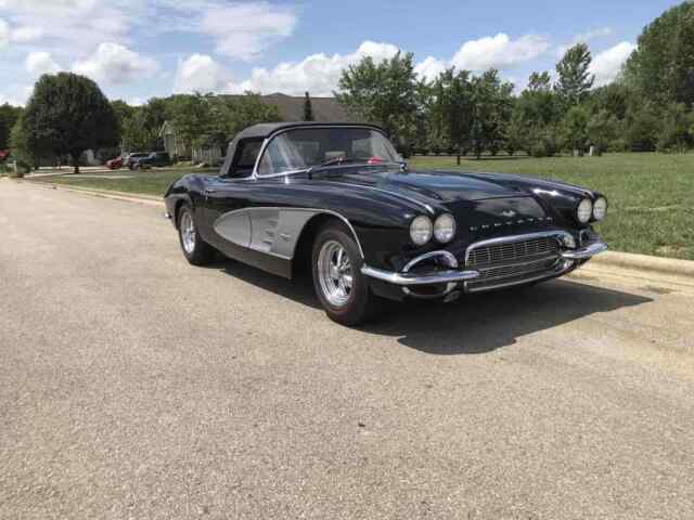 Chevrolet Corvette 1961 image number 29