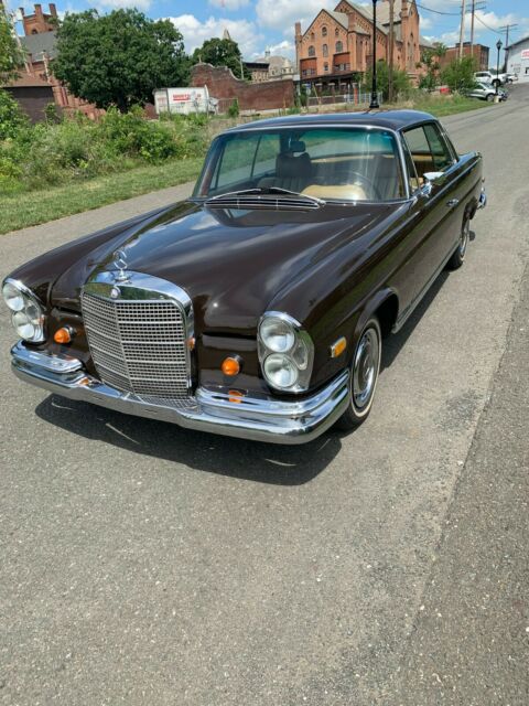 Mercedes-Benz 280SE 2.8 6 cyl 2 Door Coupe 1969 image number 0