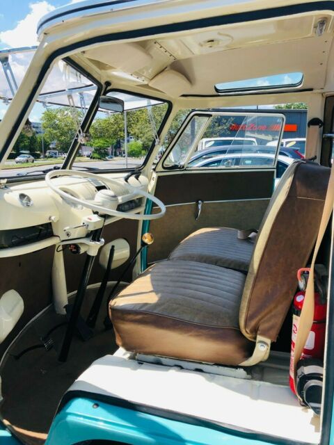 Volkswagen Bus/Vanagon 1972 image number 18