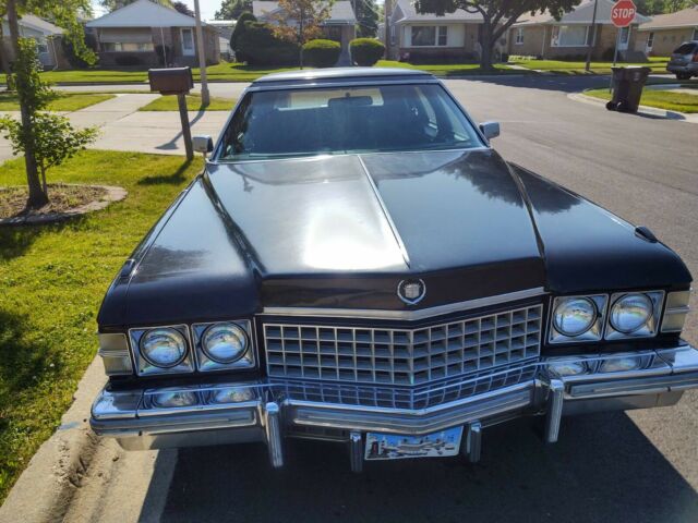 Cadillac Fleetwood 1974 image number 2