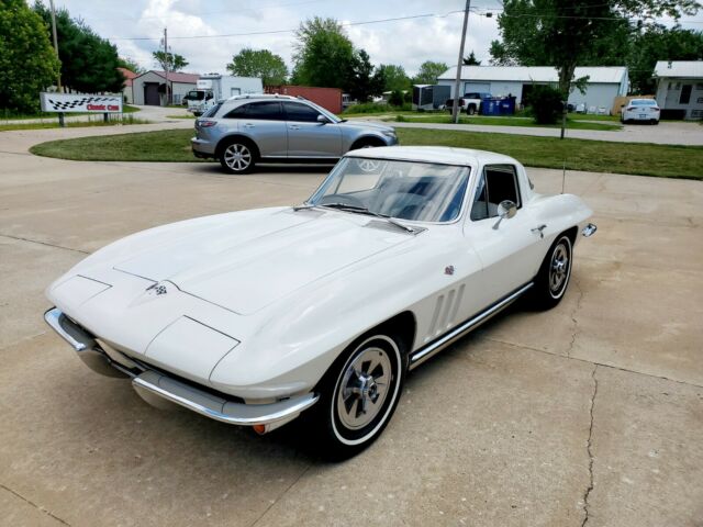 Chevrolet Corvette 1965 image number 0