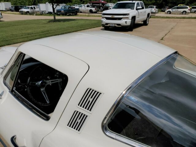 Chevrolet Corvette 1965 image number 10