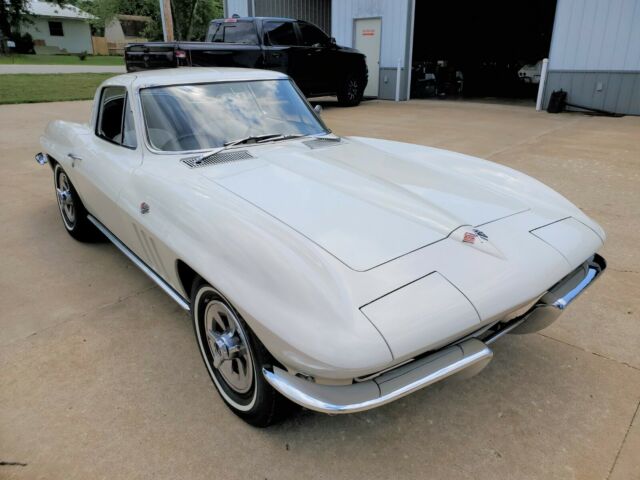 Chevrolet Corvette 1965 image number 2