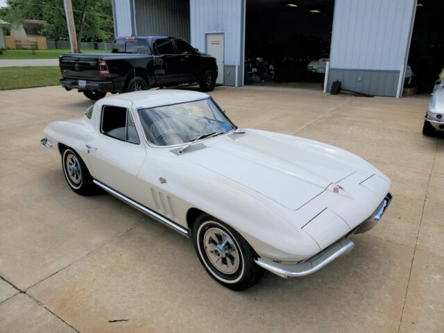 Chevrolet Corvette 1965 image number 27