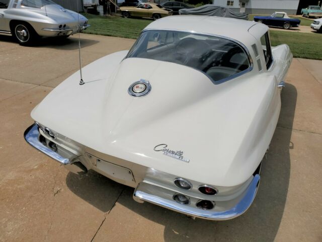 Chevrolet Corvette 1965 image number 31