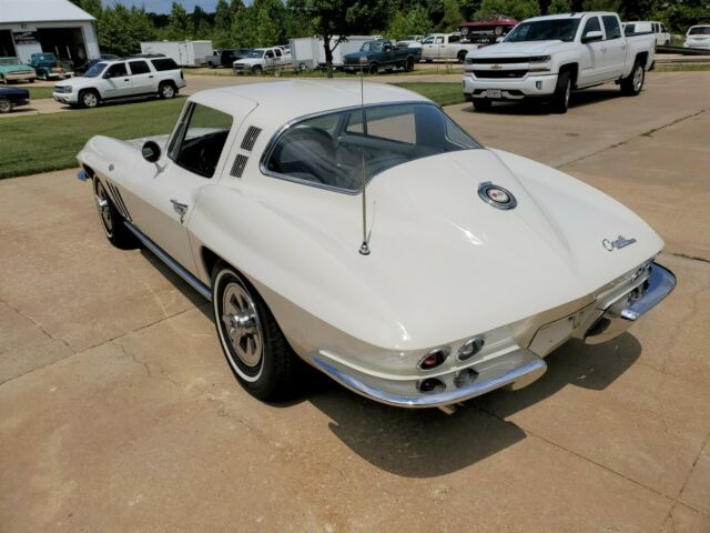 Chevrolet Corvette 1965 image number 32