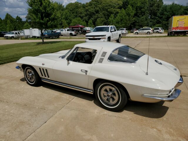 Chevrolet Corvette 1965 image number 33