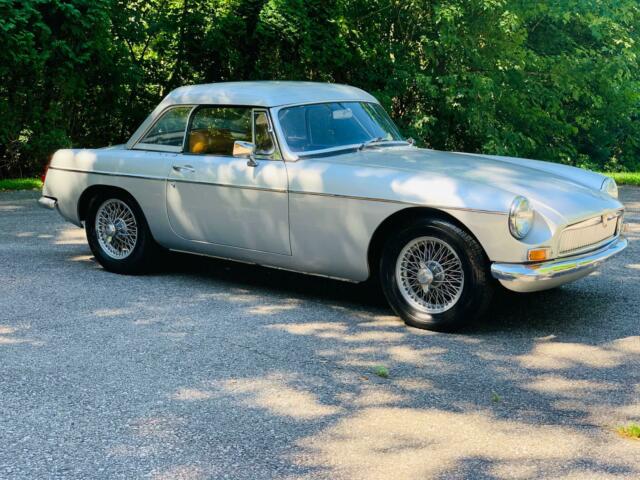 MG MGB 1968 image number 30