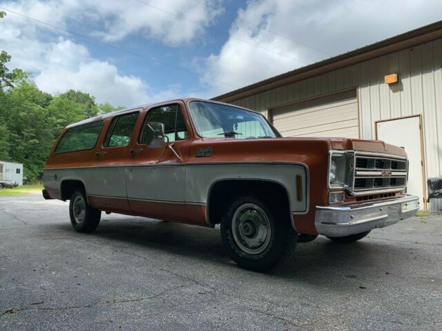 GMC Suburban 1976 image number 14