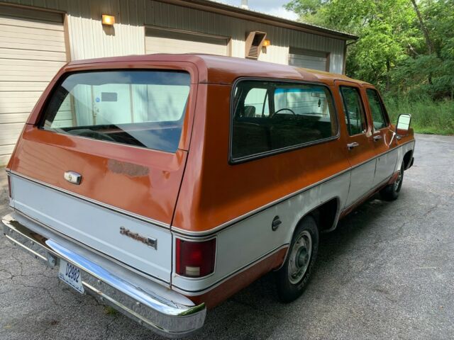 GMC Suburban 1976 image number 16