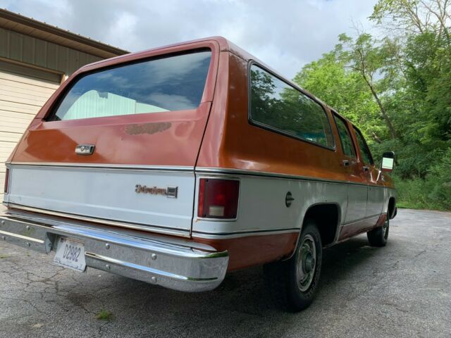 GMC Suburban 1976 image number 2