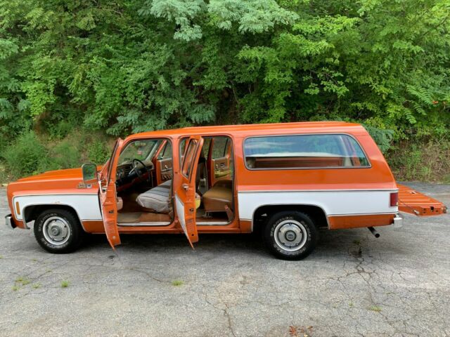 GMC Suburban 1976 image number 28