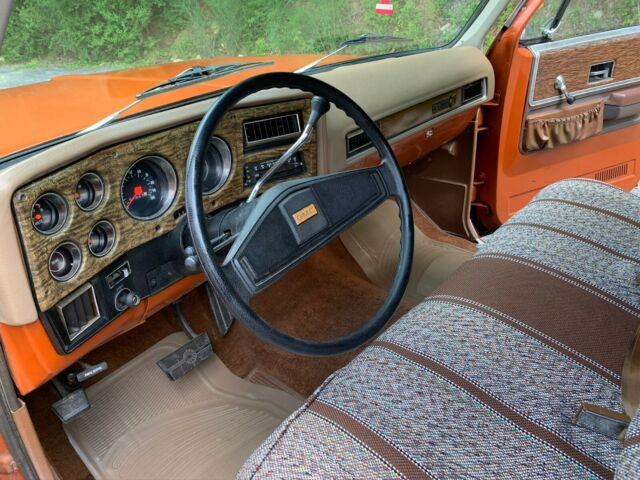 GMC Suburban 1976 image number 30