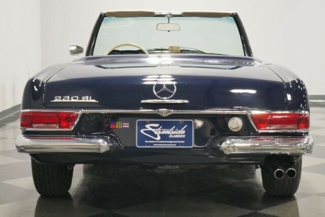 Mercedes-Benz 200-Series 1966 image number 11