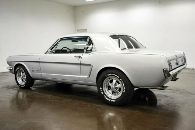 Ford Mustang 1965 image number 28