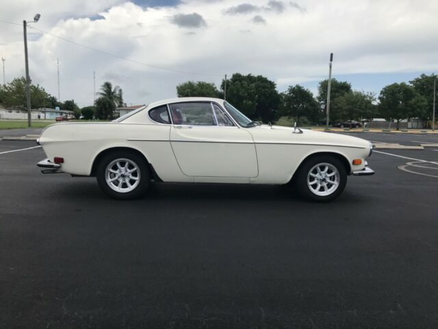 Volvo P1800S 1969 image number 24