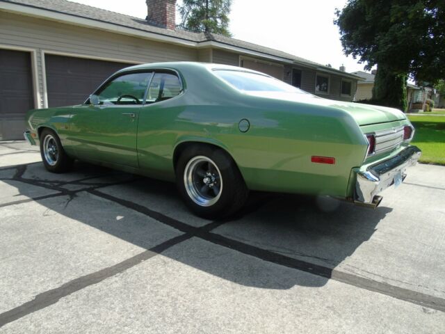 Plymouth Duster 1976 image number 1