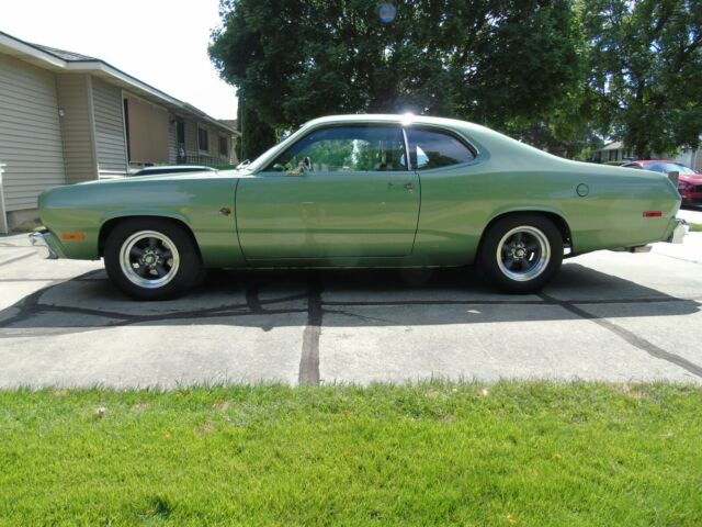 Plymouth Duster 1976 image number 24