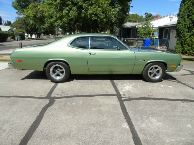 Plymouth Duster 1976 image number 28