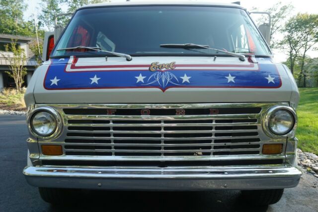 Ford Van 1973 image number 1