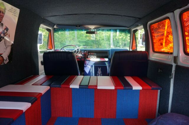 Ford Van 1973 image number 31