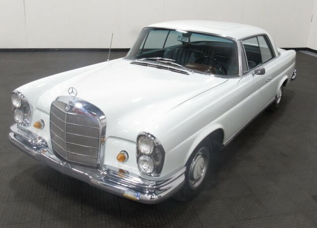 Mercedes-Benz 250SE 2.5 Fuel Injected In-line 6 cylinder 1967 image number 30