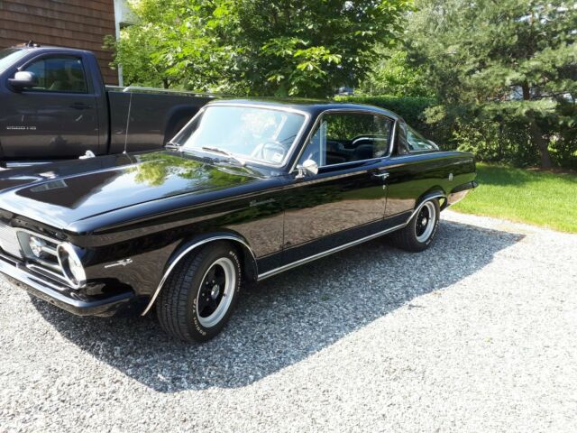 Plymouth Barracuda 1965 image number 1