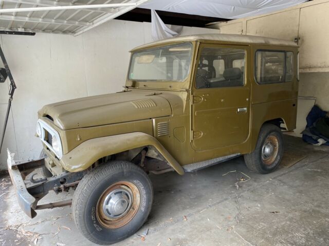 Toyota Land Cruiser 40 1977 image number 1