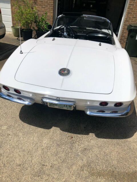 Chevrolet Corvette 1962 image number 23