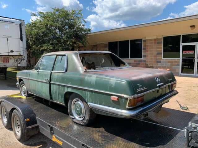 Mercedes-Benz 200-Series 1969 image number 5