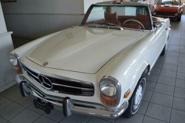 Mercedes-Benz SL-Class 1971 image number 33