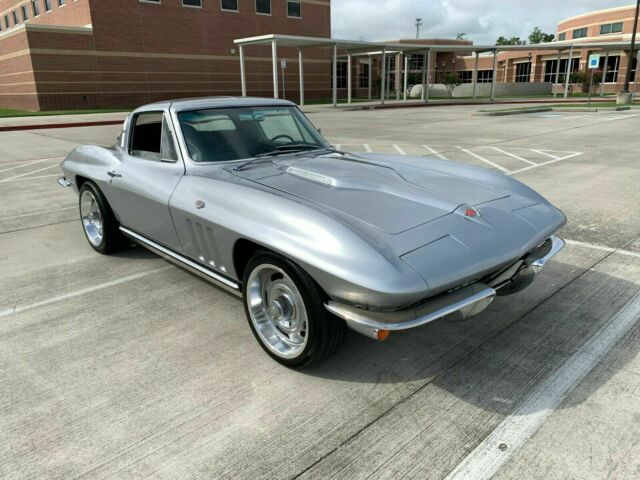 Chevrolet Corvette 1965 image number 0