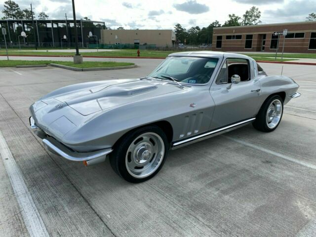 Chevrolet Corvette 1965 image number 1