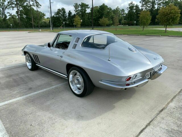 Chevrolet Corvette 1965 image number 2