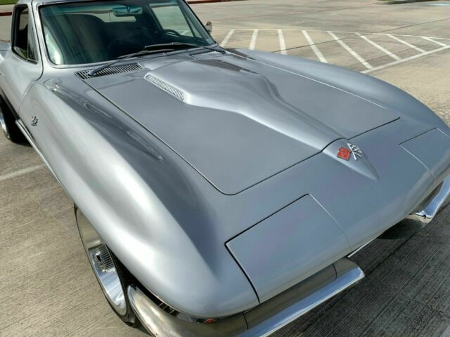 Chevrolet Corvette 1965 image number 28