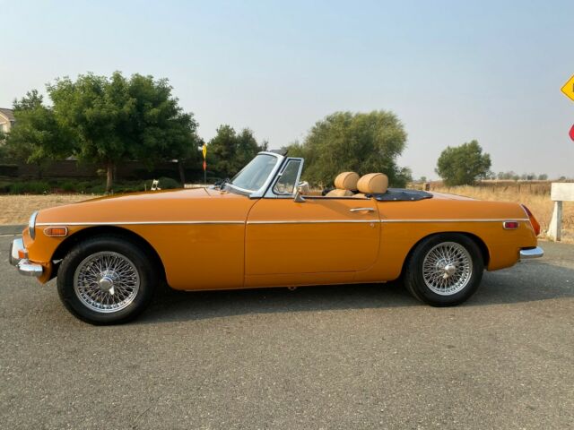 MG MGB 1974 image number 1