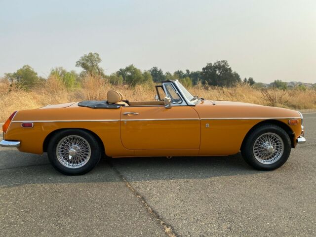 MG MGB 1974 image number 14